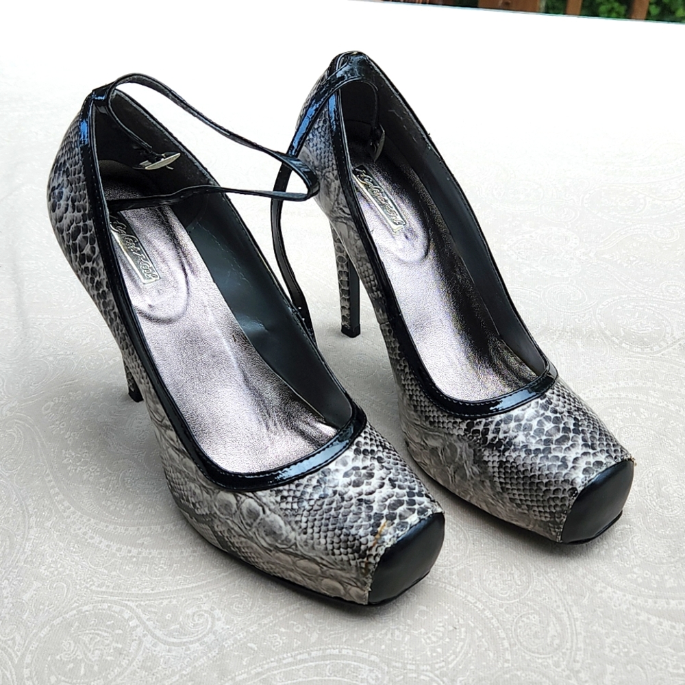 Highst Heel Collection Gorgeous Snake Print Platform Heels size 8.5 NEW!!!